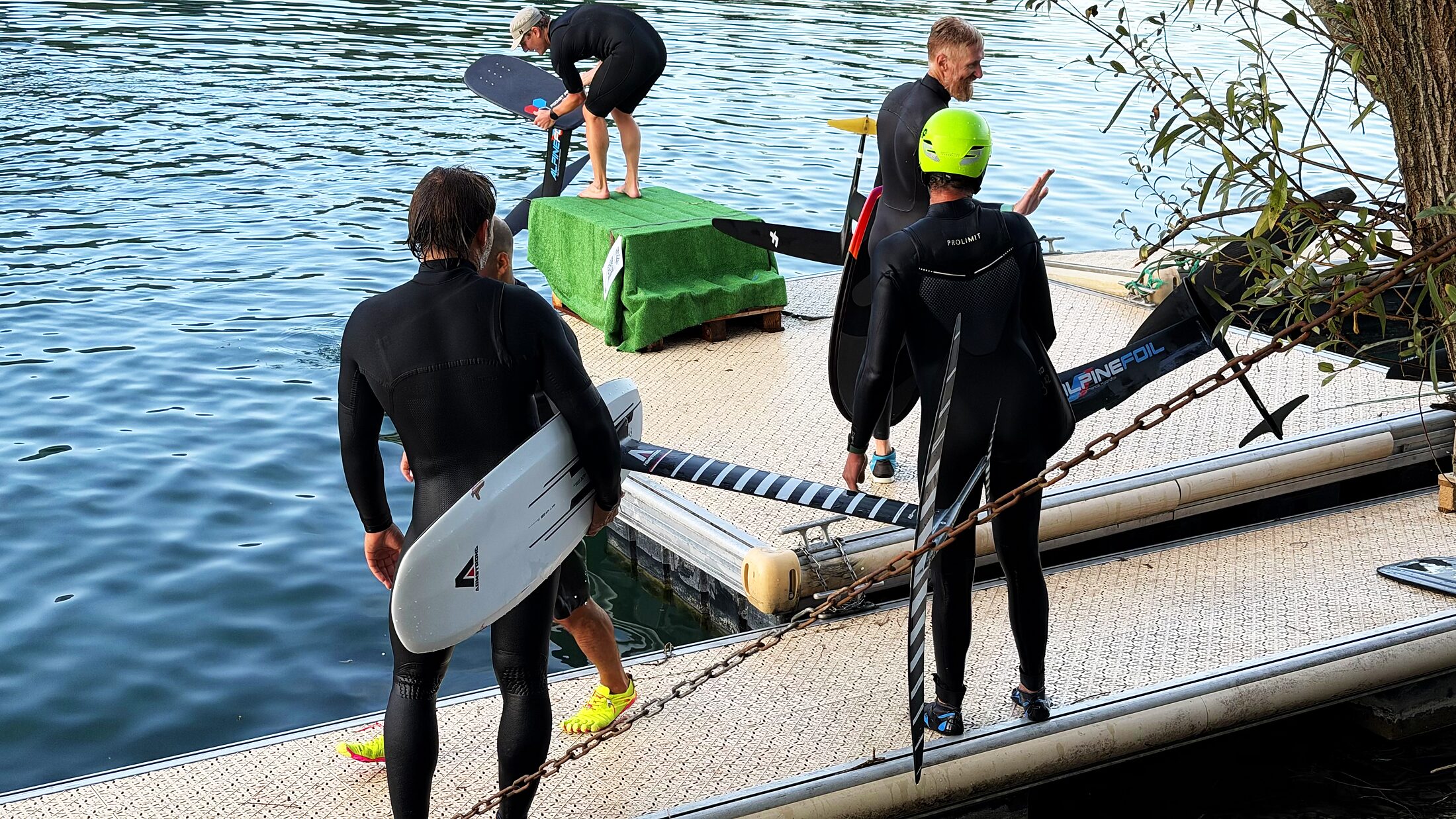 Riders prêts au départ sur le ponton